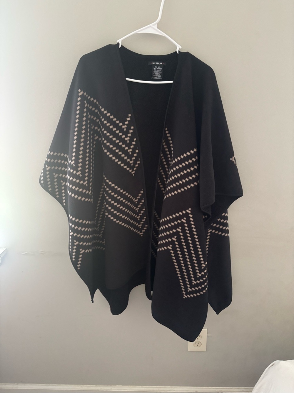 Ike Behar Women Black Wrap Poncho with Beige Geometric Motif One Size